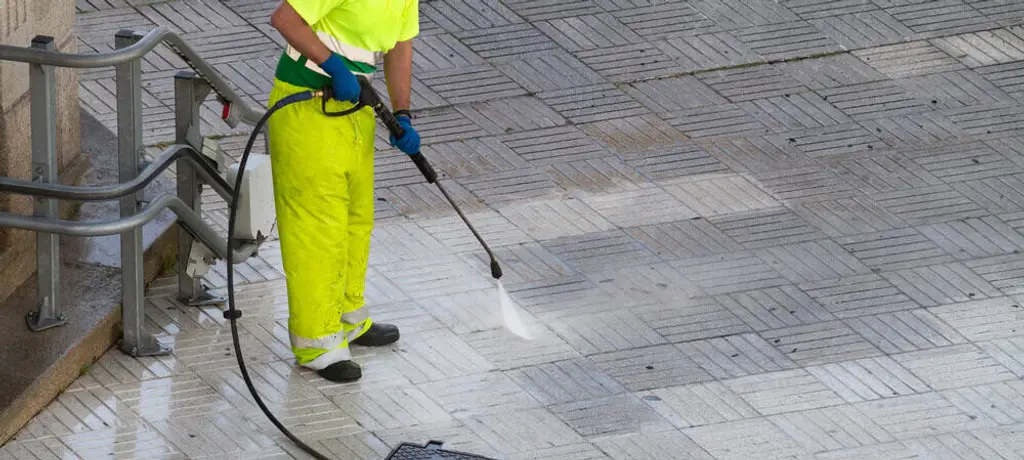 Commercial Building Cleaning: Exterior Maintenance Solutions